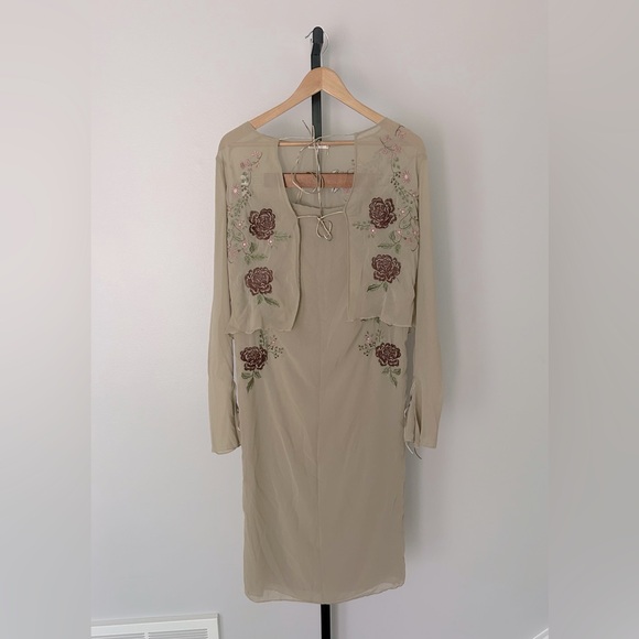 Set House of CB Asra Tie Front Top & Lailah Skirt in Artichoke - Picture 4 of 6